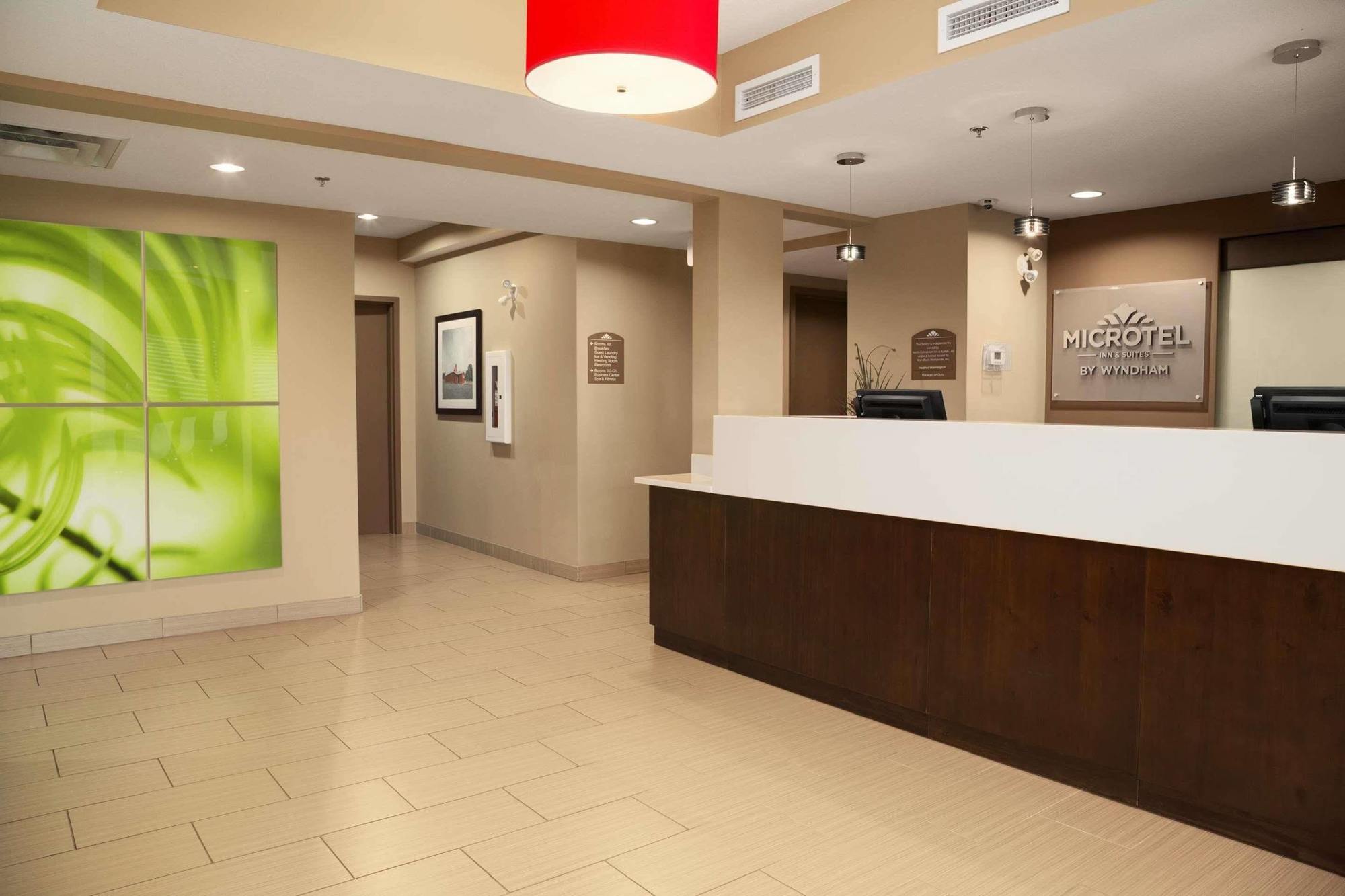 Microtel Inn & Suites By Wyndham Blackfalds Екстер'єр фото