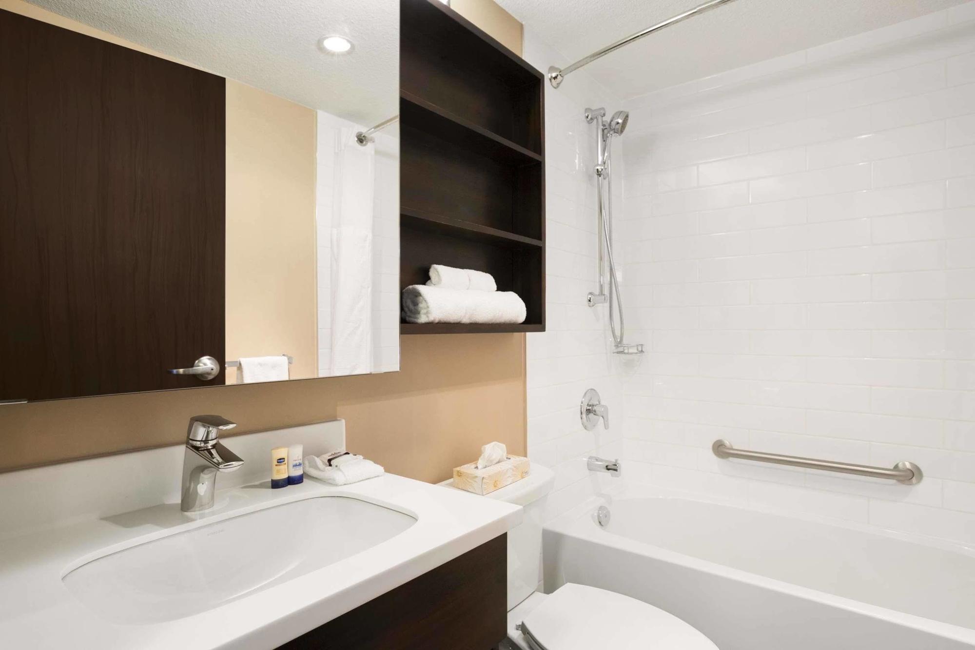 Microtel Inn & Suites By Wyndham Blackfalds Екстер'єр фото